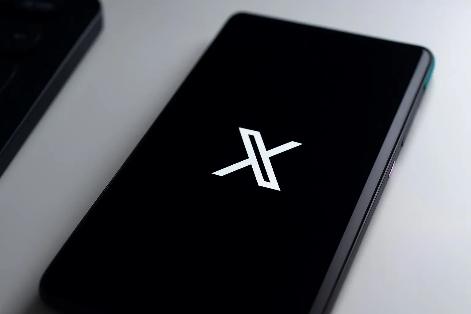 X Login Outage: Security Key Switch to X.com Locks Out Users as Twitter.com Finally Dies (November 13, 2025)