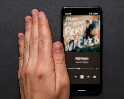 Google Pixel Quick Tap Finally Feels Reliable After Android 16 QPR2 — Here’s What Changed