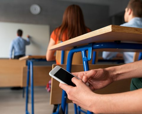 Pennsylvania ‘Phone-Free Schools’ Bill Heads to Senate Floor: What SB 1014 Would Change for Students, Parents, and Teachers (Dec. 12, 2025)
