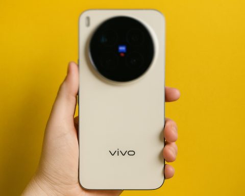 Vivo X300 Series Round‑Up: New Reviews, Unbox Therapy Reaction and X300 Ultra 7,000mAh battery