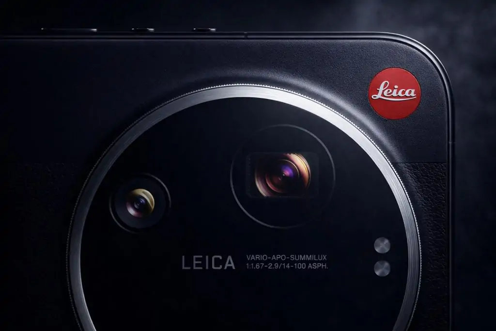 Xiaomi 17 Ultra by Leica vs Huawei Mate 80 Pro Max: Manual Zoom Ring Ignites 2025’s Biggest Camera Phone Battle (Dec 28, 2025)