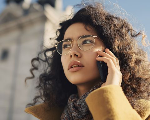 5G Booms, SIM Scams, and 6G Looms – Global Mobile Internet Roundup (Sept 25–26, 2025)