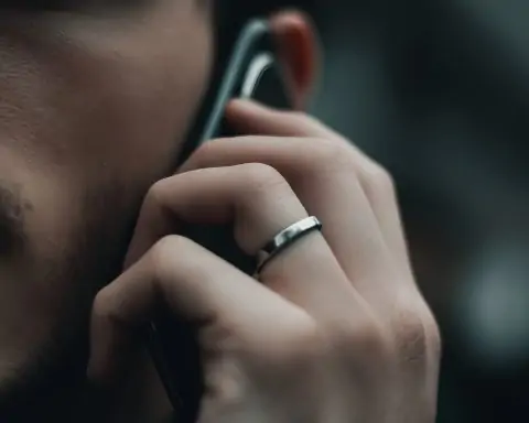 Mobile Network Mayhem: 5G Power Plays, Big Outages & AI Game-Changers (Sept 1–2, 2025)