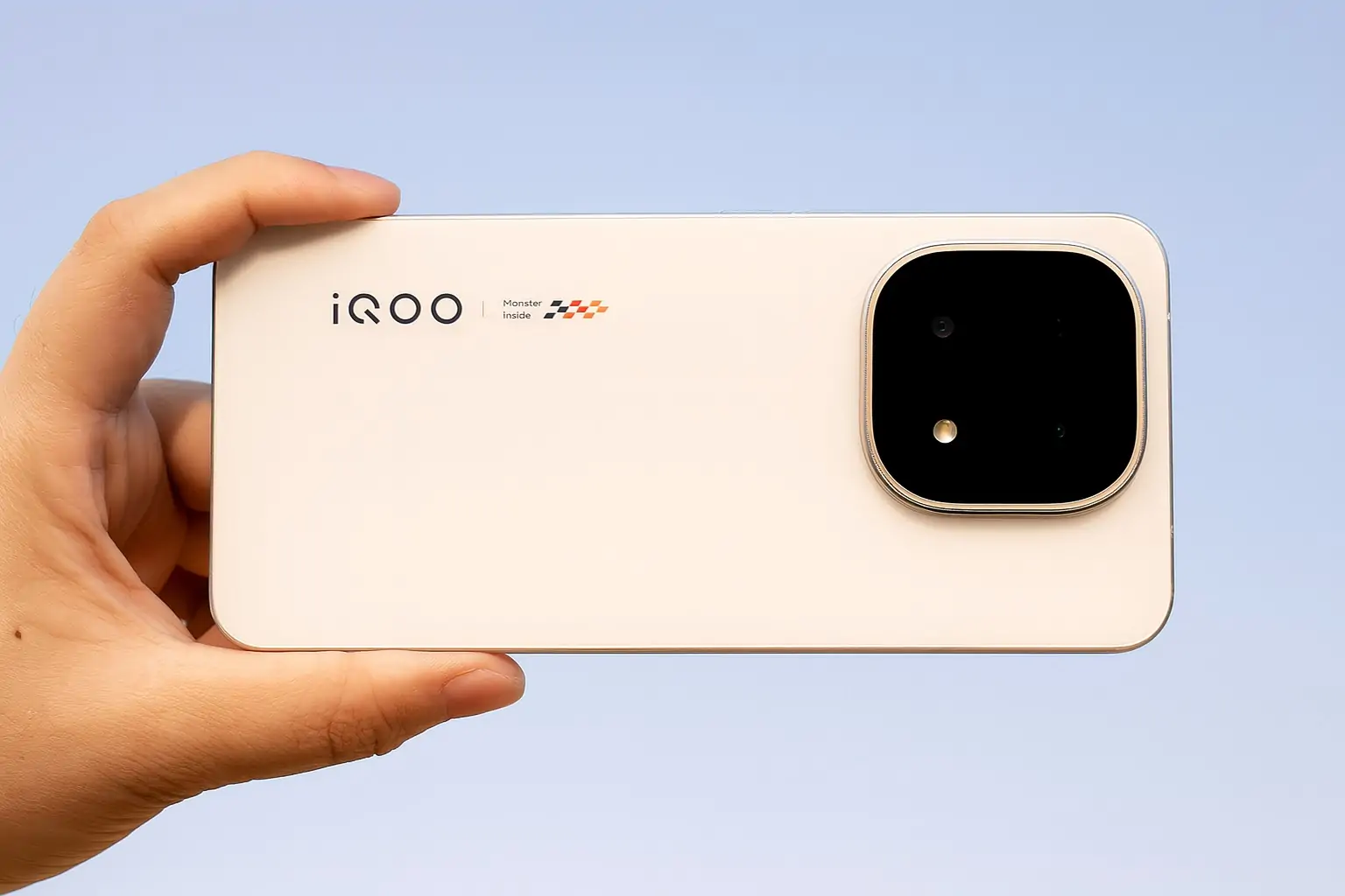 iQOO 15 vs OnePlus 15: Snapdragon 8 Elite Gen 5 Flagship Battle in India – Price, Specs & Reviews (28 Nov 2025)