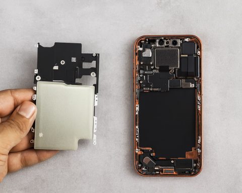 iPhone 17 Teardown (Nov 28, 2025): Familiar Repair Process, Shockingly High Part Prices Revealed