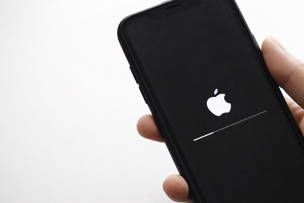 Apple iOS 26.2 Security Update: Why Some iPhones Can’t Get iOS 18.7.3—and Are Being Pushed to Upgrade