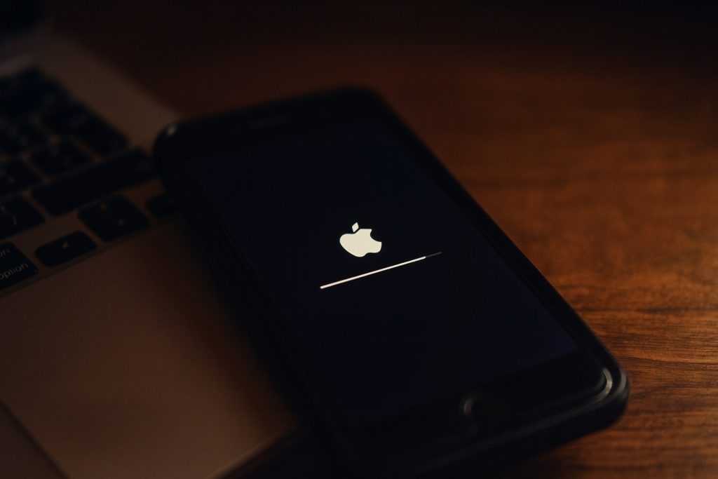 Apple Now Recommends iOS 26.1 for iOS 18 iPhone Users as iOS 26.2 Unlocks New Customization Features