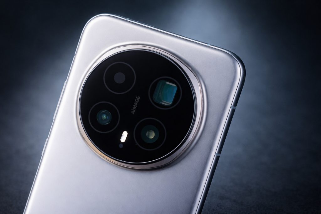 HONOR Magic8 Pro Cracks DXOMARK Top 5 With a 165 Camera Score as ‘Christmas Miracle’ AI Photo Fixes Grab Attention