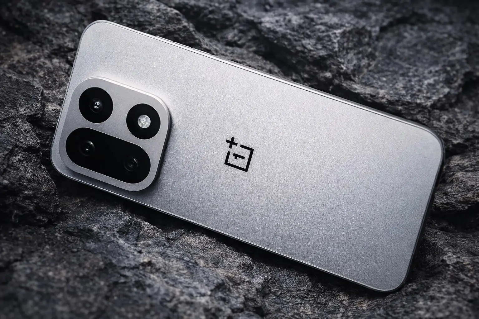 OnePlus 15 deal dangles $100 gift card as 15R review points to camera compromises