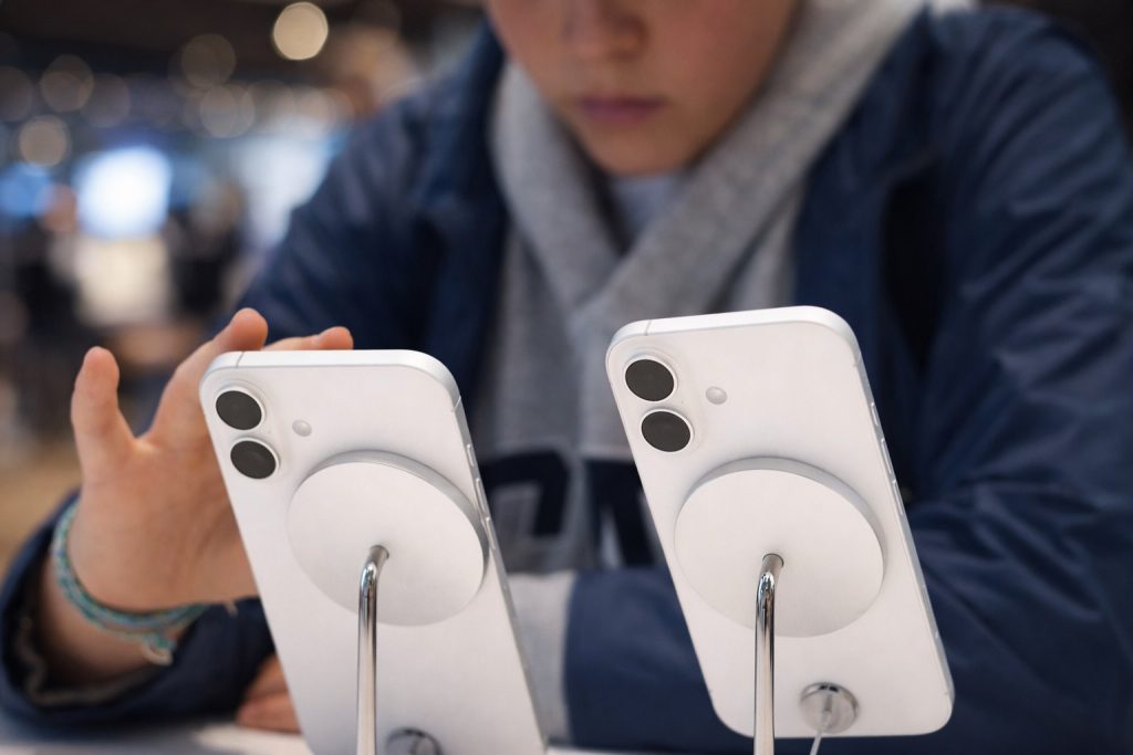 AI Memory Chip Shortage 2026: Samsung Signals Price Hikes as DRAM and SSD Costs Surge for Phones, PCs, and TVs (Jan 10, 2026)