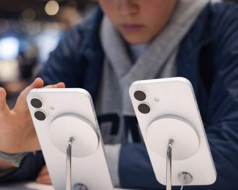 AI Memory Chip Shortage 2026: Samsung Signals Price Hikes as DRAM and SSD Costs Surge for Phones, PCs, and TVs (Jan 10, 2026)