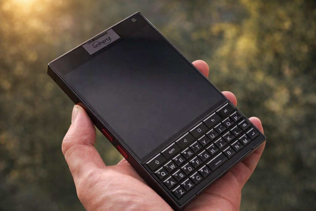 Unihertz Titan 2 Elite Teased Ahead of MWC 2026 as QWERTY Keyboard Phones Make a Comeback