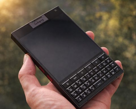 Unihertz Titan 2 Elite Teased Ahead of MWC 2026 as QWERTY Keyboard Phones Make a Comeback