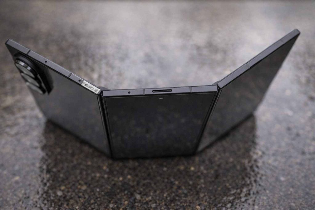 A Samsung Galaxy Z TriFold már megtekinthető az amerikai boltokban — de még mindig nem lehet megvásárolni