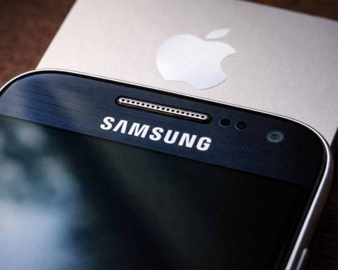 Apple shifts iPhone screen orders to Samsung as BOE production trouble drags on