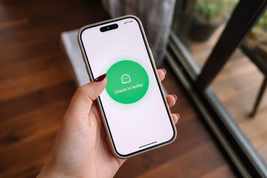 China’s Viral “Are You Dead?” App Is Spreading Fast — and It’s Exposing a Solo-Living Anxiety