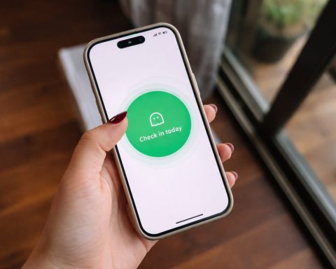 China’s Viral “Are You Dead?” App Is Spreading Fast — and It’s Exposing a Solo-Living Anxiety