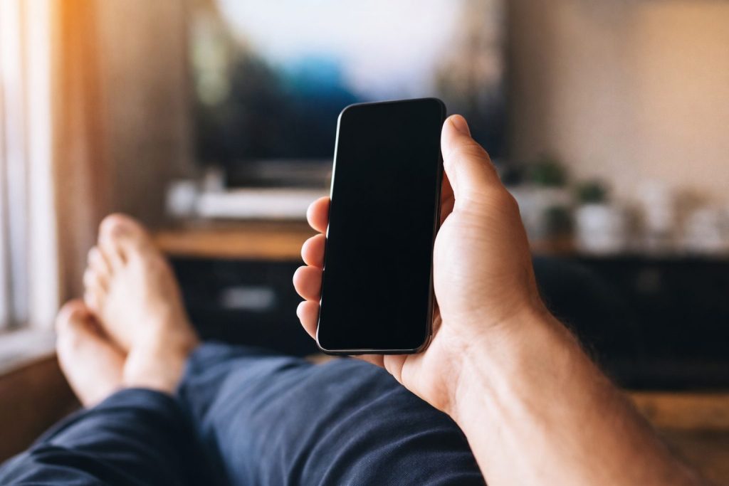 MakeUseOf Shows How to Turn Your Phone Into a Universal TV Remote With Zero Extra Hardware