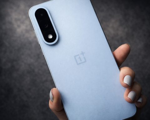 OnePlus 16 Leaks Hint at a 200MP Camera Fix and a 200Hz–240Hz Display — Here’s What We Know on Jan. 3, 2026