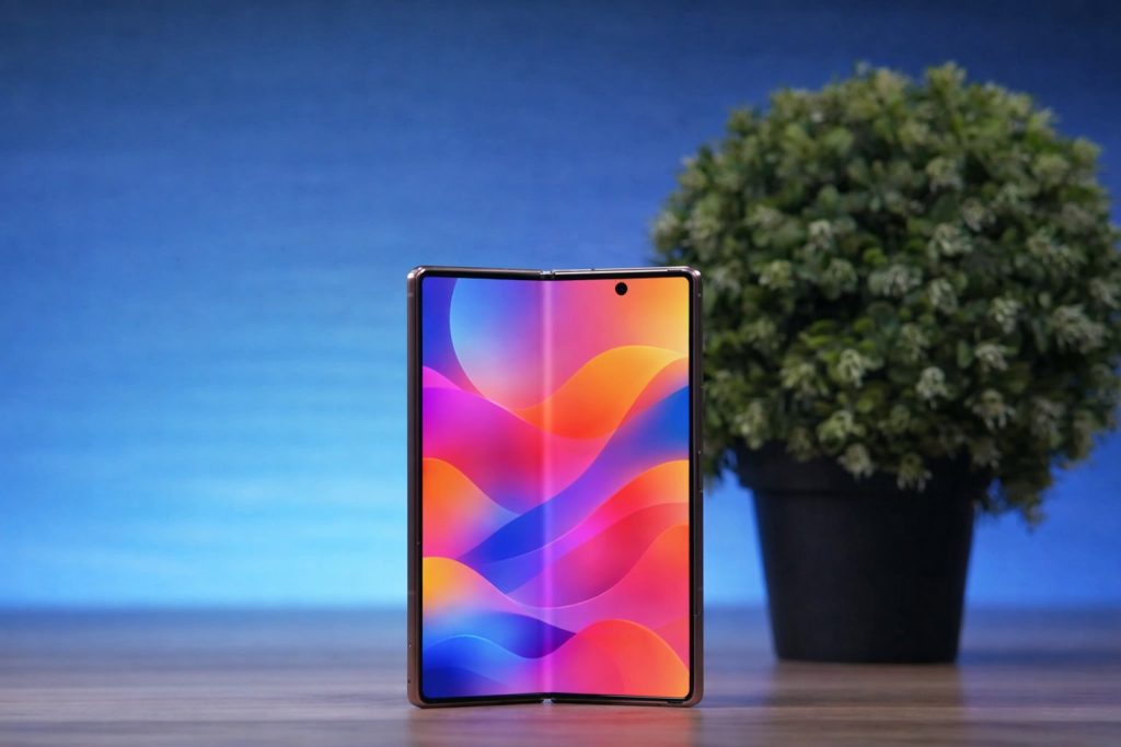 Samsung’s Crease‑Less Foldable Screen at CES 2026: What It Means for iPhone Fold and Galaxy Z Fold 8