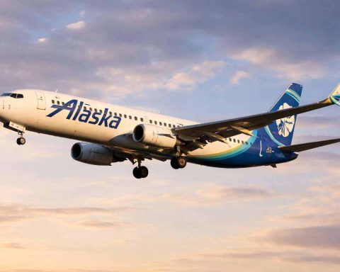 Alaska Airlines pilot pay scale hits $361 an hour, putting labor costs back in focus