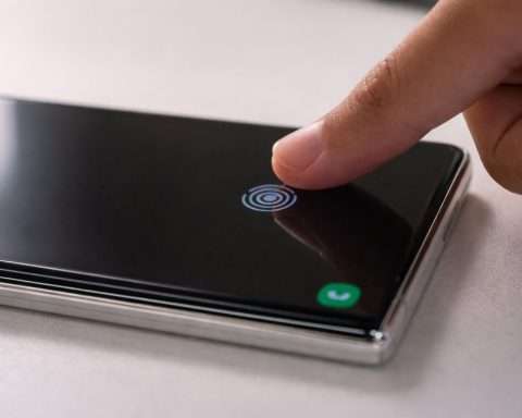 Android fingerprint unlock “downgrade” claim reignites the Face ID fight