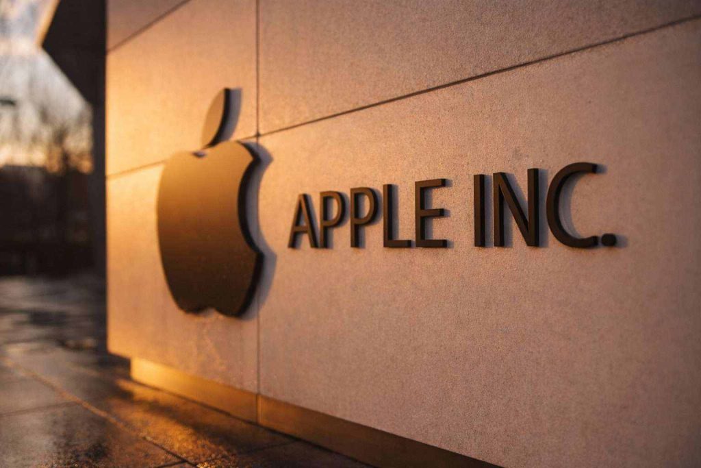 Apple stock rises as AAPL faces UK “backdoor” scrutiny and Spain antitrust heat