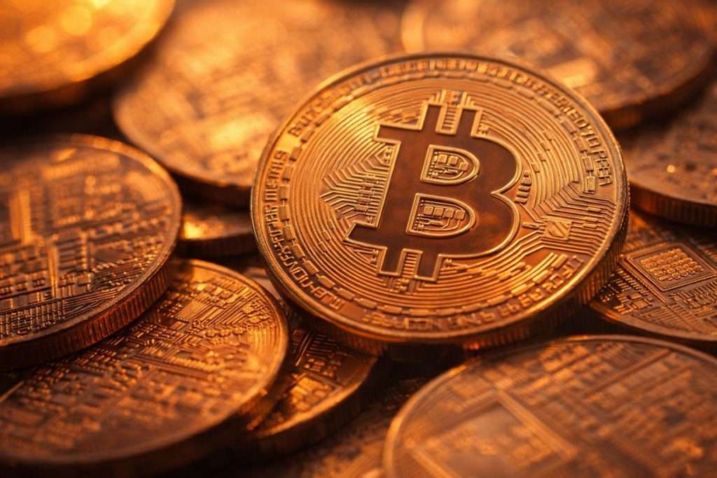 Bitcoin price stuck near $67,000 as Fed minutes and ETF outflows keep traders cautious