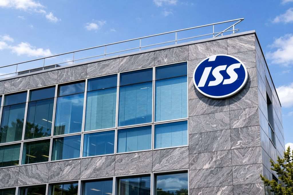 ISS A/S stock price tumbles as 2026 outlook lands, new DKK 2.5 billion buyback flagged