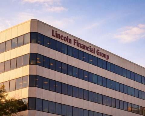 Lincoln National stock tries to steady after 10% slide as traders eye rates and analyst calls