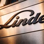 Linde stock price near $500 as tariff ruling and Fed week set up next move
