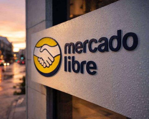 MercadoLibre stock tumbles as MELI hits 52-week low after Q4 results