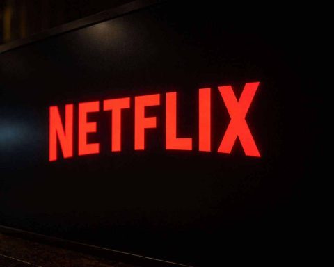 Netflix stock faces Tuesday test after report Warner Bros rethinks Paramount talks