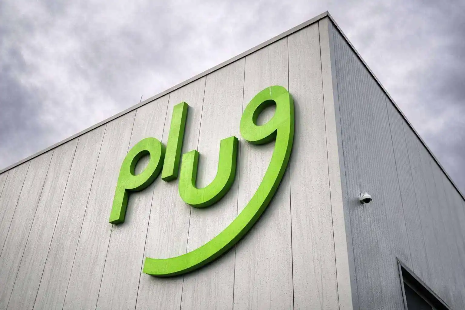Plug Power stock price steadies near $2 in premarket as dilution questions resurface
