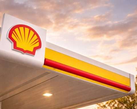 Shell stock in focus: LNG tie-up with METLEN lands as oil stays near seven-month highs