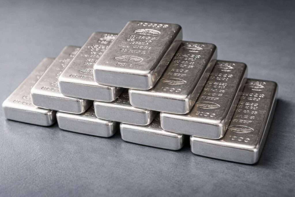 Silver price today: XAG/USD ends week up 8% after tariff shock and mixed US data