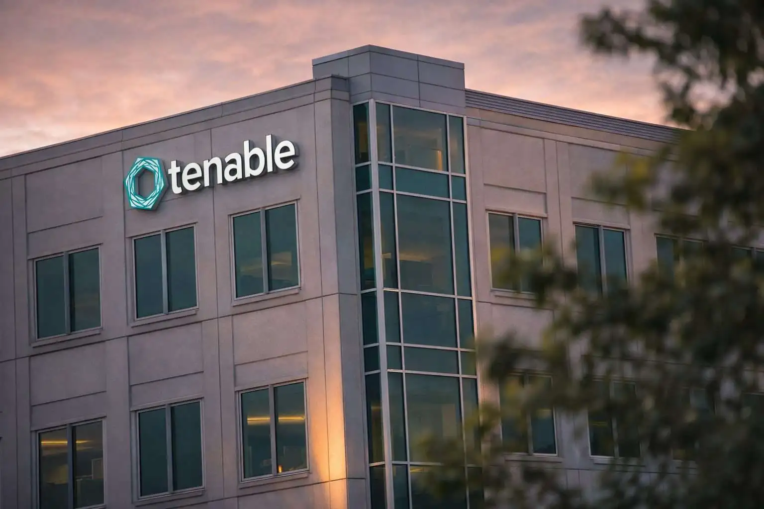 Tenable stock tumbles 9% as AI “bug-hunter” headlines rattle cyber names