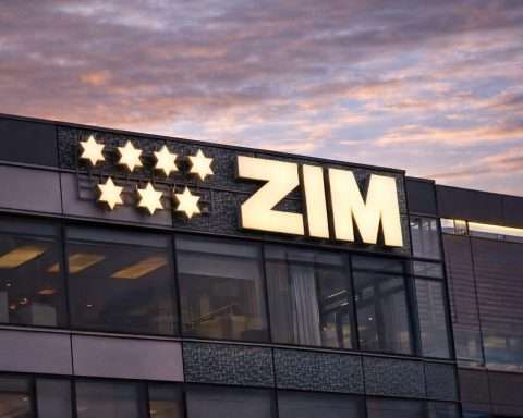 ZIM stock price holds near $28 premarket as $35 Hapag-Lloyd bid meets strike risk