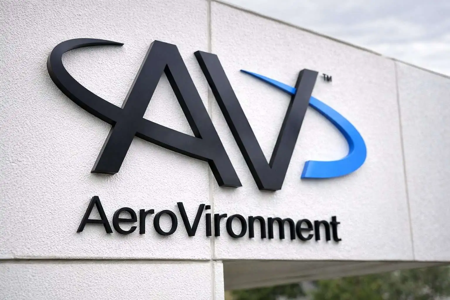 AeroVironment stock rebounds as Space Force SCAR talks and Albuquerque expansion calm AVAV traders