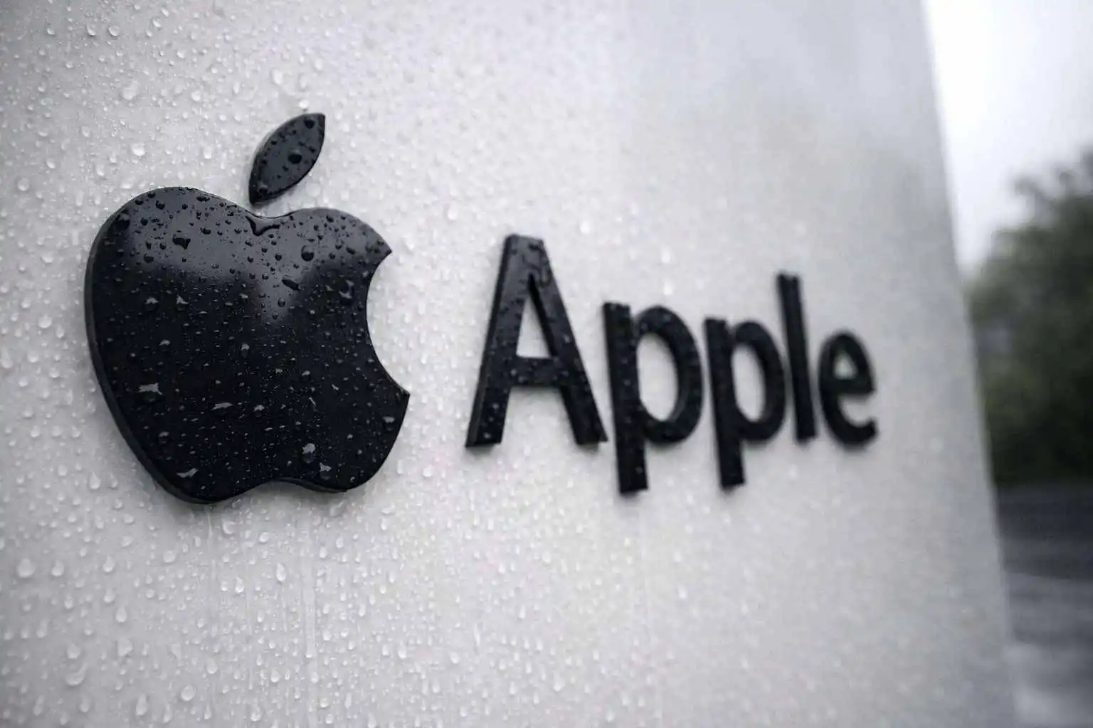 Apple M4 iPad Air Price Drop Hits Amazon as Reviews Praise Speed, Question Laptop Replacement