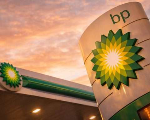 BP Stock Price Climbs as Oil Reclaims $100, Putting Buyback Pause Back in Focus