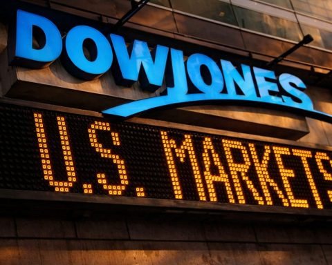 Dow Jones today: DJIA rebounds 300 points as Amazon and Nvidia lead; Fed Beige Book next