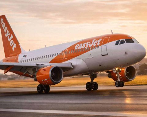easyJet Share Price Falls 3% as Oil Above $100 Revives Fuel-Cost Fears