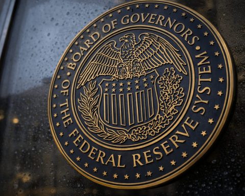 Fed’s Goolsbee Says Rate Hikes Back on Table as Iran War Clouds Cuts