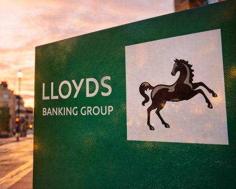 Lloyds Banking Group Share Price Rises as Bank Rally Meets FCA Motor-Finance Risk