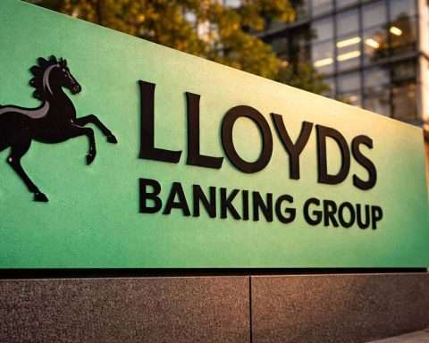 Lloyds Banking Group Stock Price Falls After Bank of England Hawkish Hold Hits UK Bank Shares