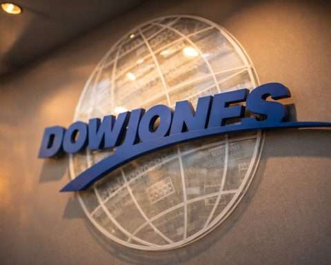 Oil Surges, Stock Futures Slide as Iran War Chokes Hormuz — What Wall Street Watches Next