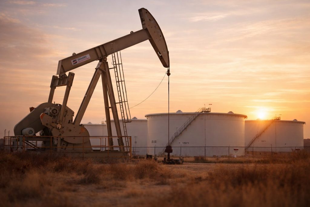 Oil Tops $100 for First Time Since 2022 as Iran War Cuts Supply, G7 Weighs Reserve Release