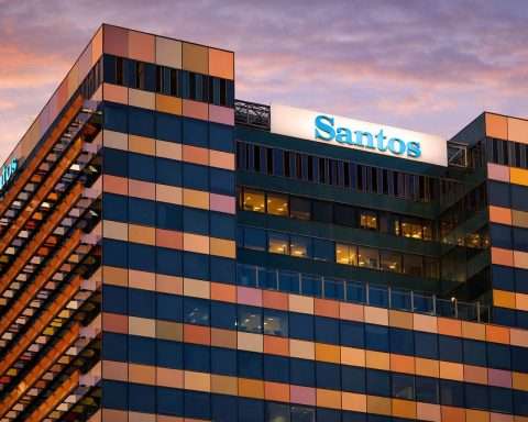Santos stock price jumps as oil surges on Iran conflict; what ASX:STO investors watch next