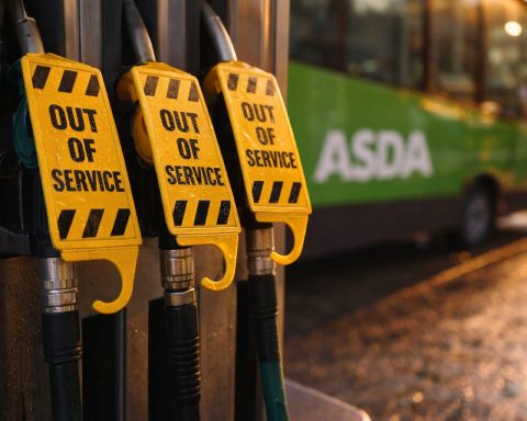 UK Diesel Hits £100 a Tank as Iran War Pushes Fuel Price Gap to 23-Year High